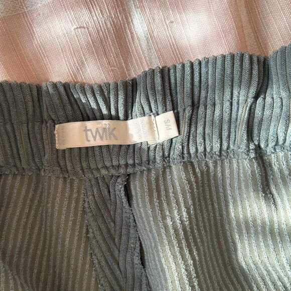 Twik pantalon côtelé vert sauge / Twik sage green corduroy pants - Picture 1 of 3